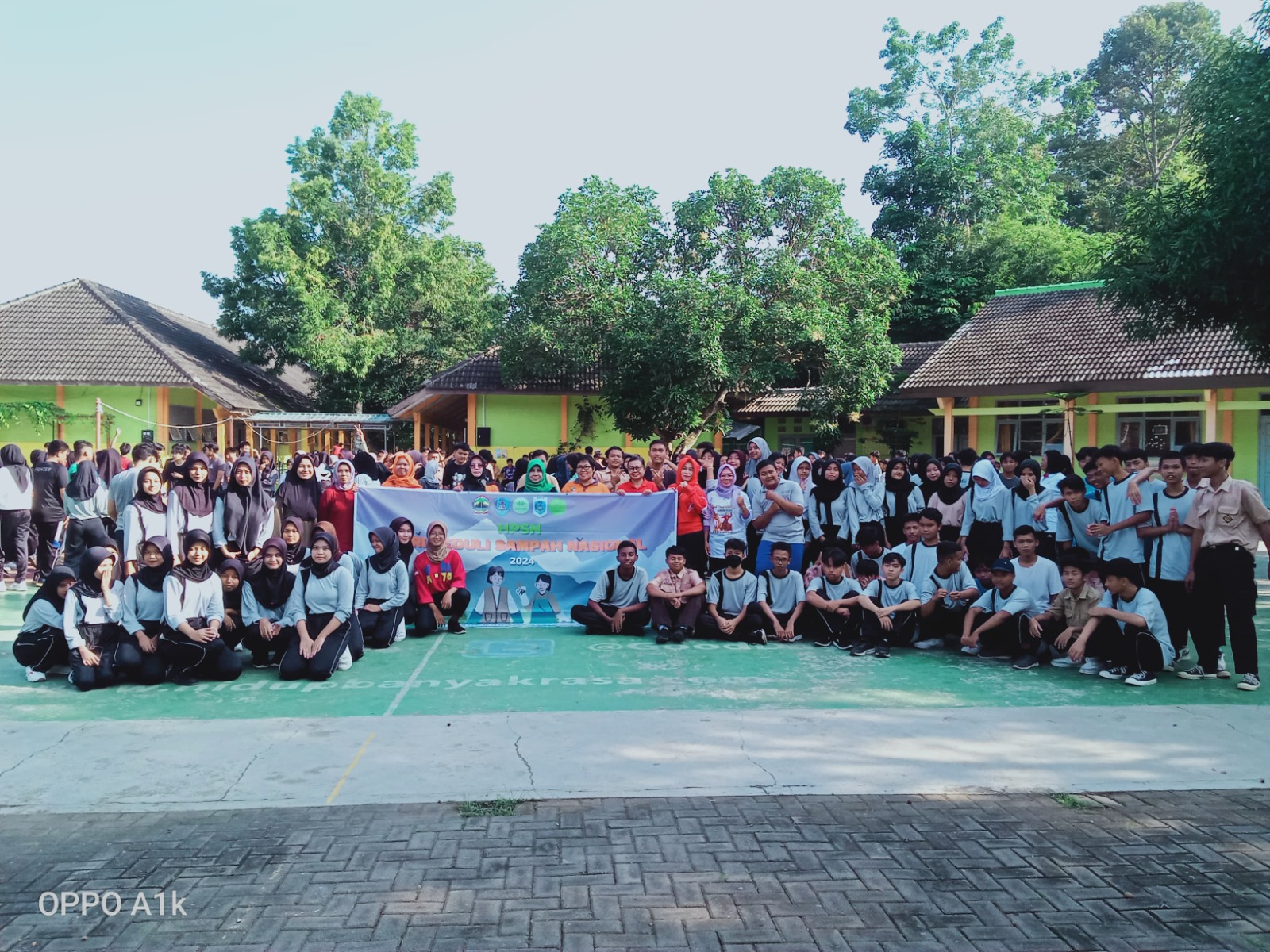 SMAN 16 Semarang Ajak Atasi Masalah Sampah Dengan GPS dan Kreasi Inovasi Barang Bekas