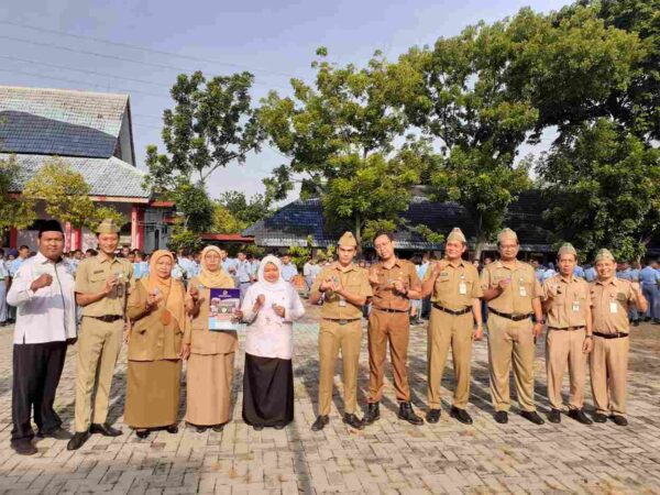 Penghargaan dalam Bidang Literasi SMKN 10 Semarang: Membangun Budaya Literasi