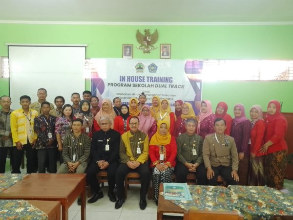 IHT Program Sekolah Dual Track SMAN 1 Susukan Kab. Semarang