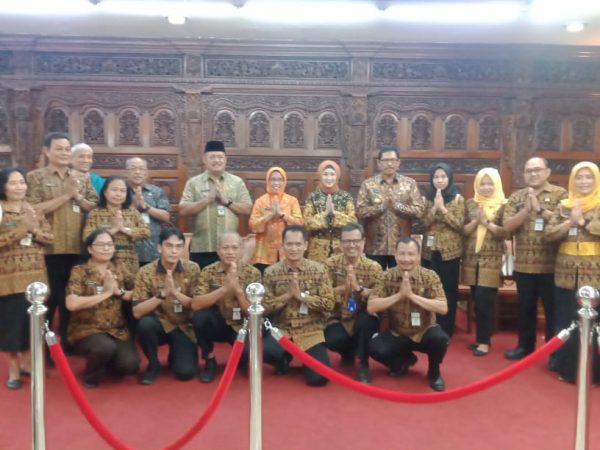 Guru dan Karyawan SMKN 10 Semarang Pererat Tali Silaturahmi dengan Pemerintah Daerah pada Acara Halal Bihalal