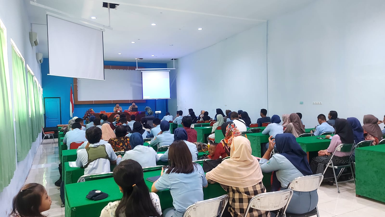 Sukses SMKN 10 Semarang Antar Siswa Berprestasi ke PTN dengan Biaya Minimal