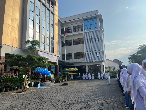 Senangnya Hari Pertama Masuk Sekolah