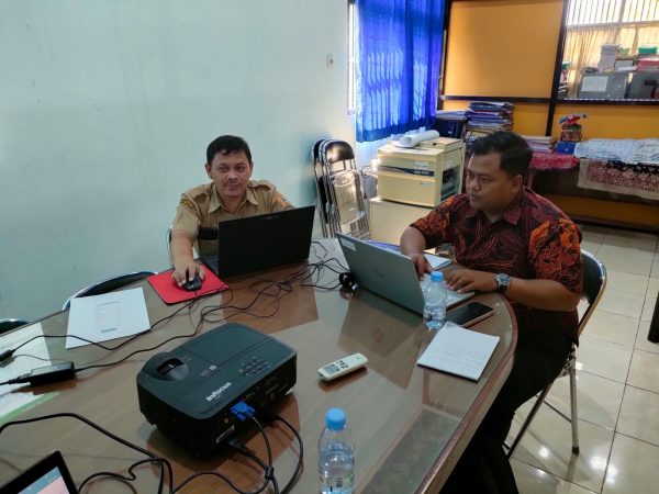 Belajar Kelola Website SMPN 2 Ambarawa Studi Tiru di SMKN 10 Semarang