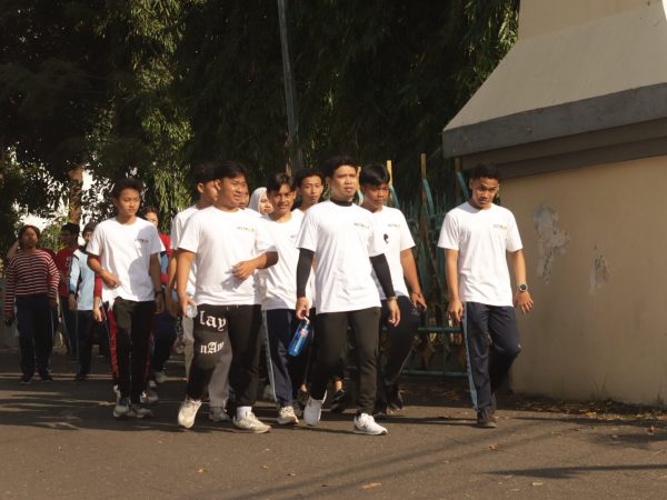SMA Negeri 7 Semarang Gelar Jalan Sehat Meriahkan HUT ke-79 RI