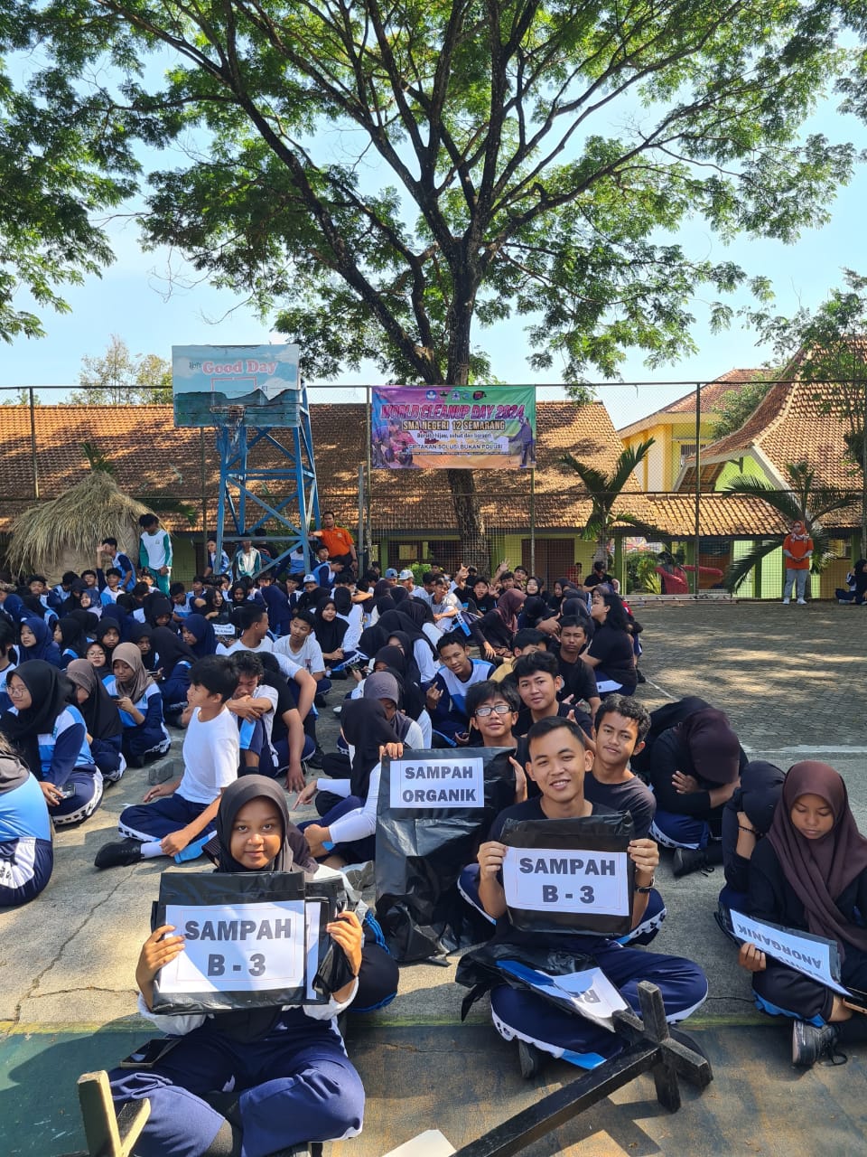 SMAN 12 Semarang Rayakan World Cleanup Day, Tingkatkan Kesadaran Lingkungan (SAMPAHKU,TANGGUNGJAWABKU)