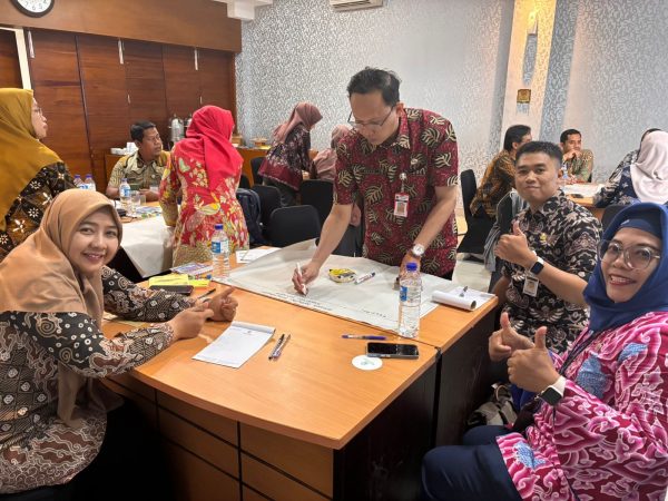 Peningkatan Kompetensi Guru Melalui Optimalisasi Komunitas Belajar di Sekolah