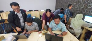 Pelatihan Pemrograman Web Hari Kelima BBPPMPV BMTI di SMKN 10 Semarang