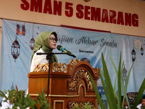 SMA N 5 Semarang Gelar Kajian Akbar Semarakkan Maulid Nabi