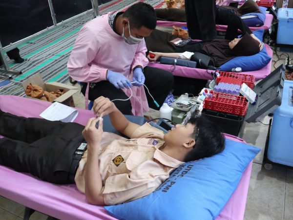 PMR SMAN 5 Semarang Sukses Gelar Donor Darah di Kegiatan P5