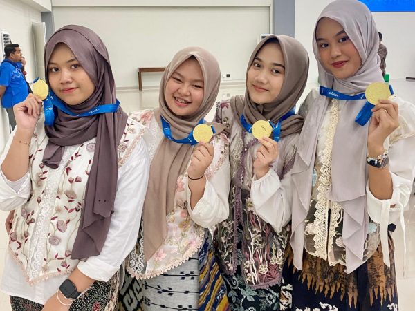 Ciptakan ‘Si-BEN’ Tim SMAN 3 Semarang Raih Medali Emas di World Youth Invention and Innovation Award 2024