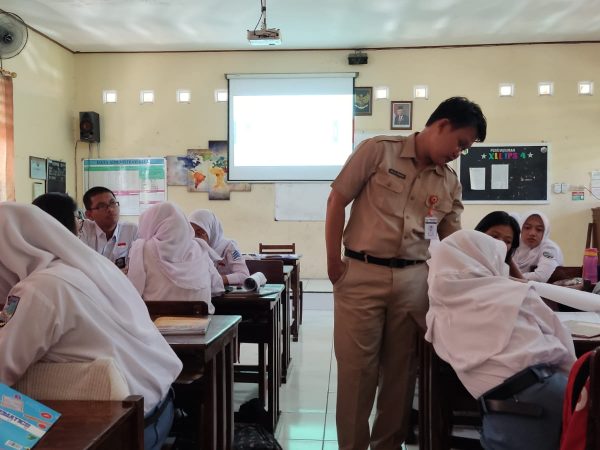 Guru SMA Negeri 14 Semarang  Raih Juara 2 Lomba Guru Inovatif dan Berdedikasi