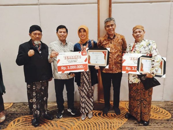 Kepala SMAN 8 Semarang Meraih Juara Terbaik Tiga dalam Jambore GTK