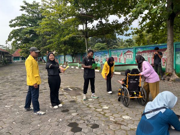 Permainan Olahraga Dengan Mahasiswa UNNES