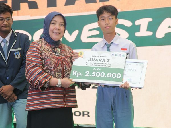 Siswa SMA N 1 Suruh meraih Juara 3 OPI IPB Tahun 2024