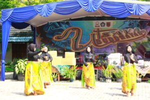 Utsava Buddhayah Sebagai Bentuk Perayaan Kreativitas dan Keaktifan Siswa SMKN 10 Semarang