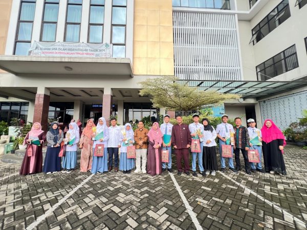 Barakallah! SMAHA Berikan Penghargaan Siswa/Siswi Berprestasi