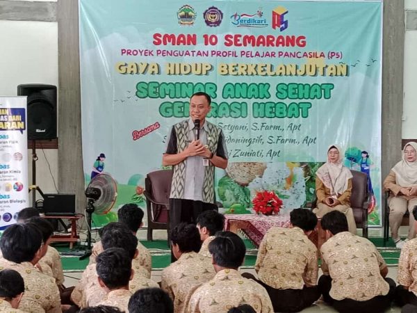 Kepala SMAN 10 Semarang Buka Seminar P5 Makanan & Minuman Sehat