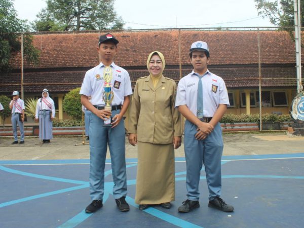 PMR Wira SMAN 12 Semarang Raih Juara 3 Lomba Tandu Darurat